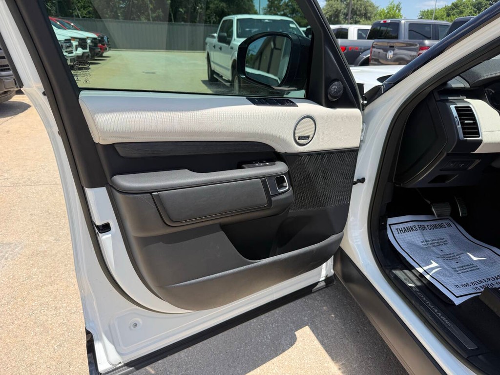 Land Rover Discovery Vehicle Full-screen Gallery Image 08