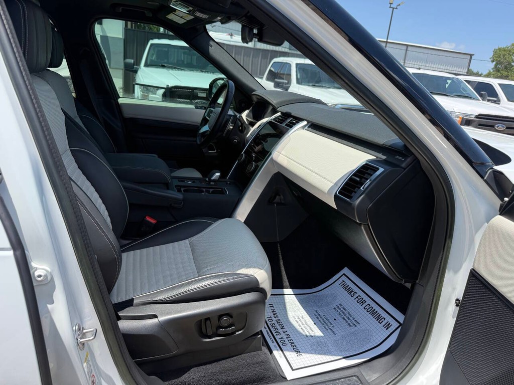 Land Rover Discovery Vehicle Full-screen Gallery Image 10