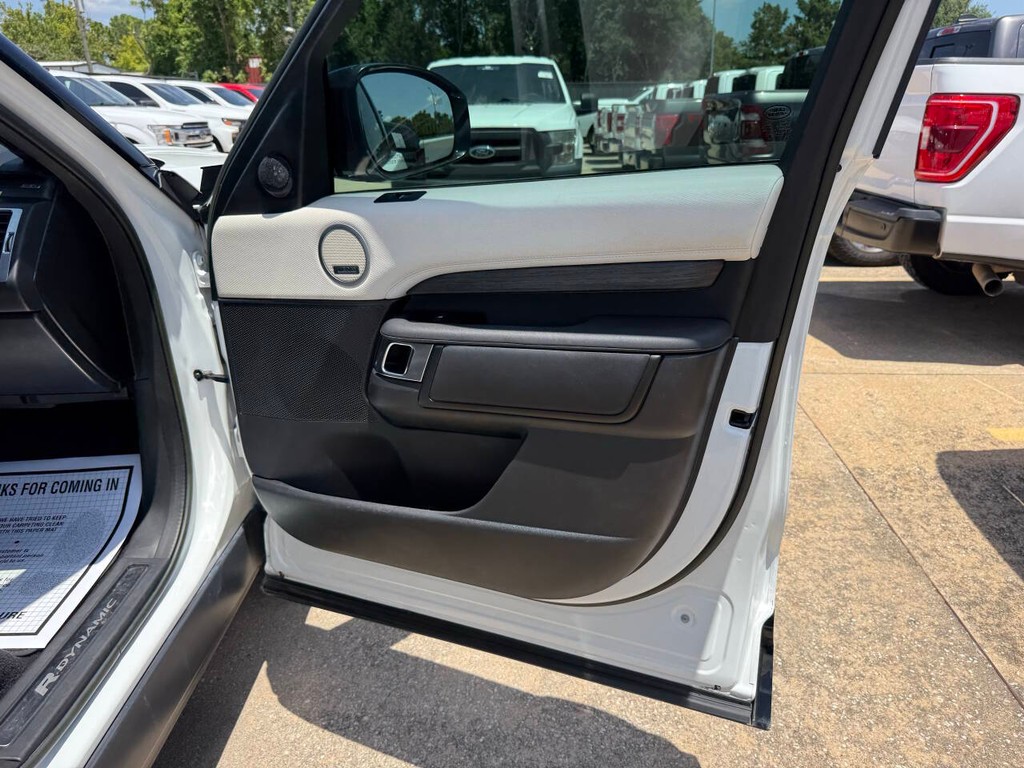 Land Rover Discovery Vehicle Full-screen Gallery Image 11