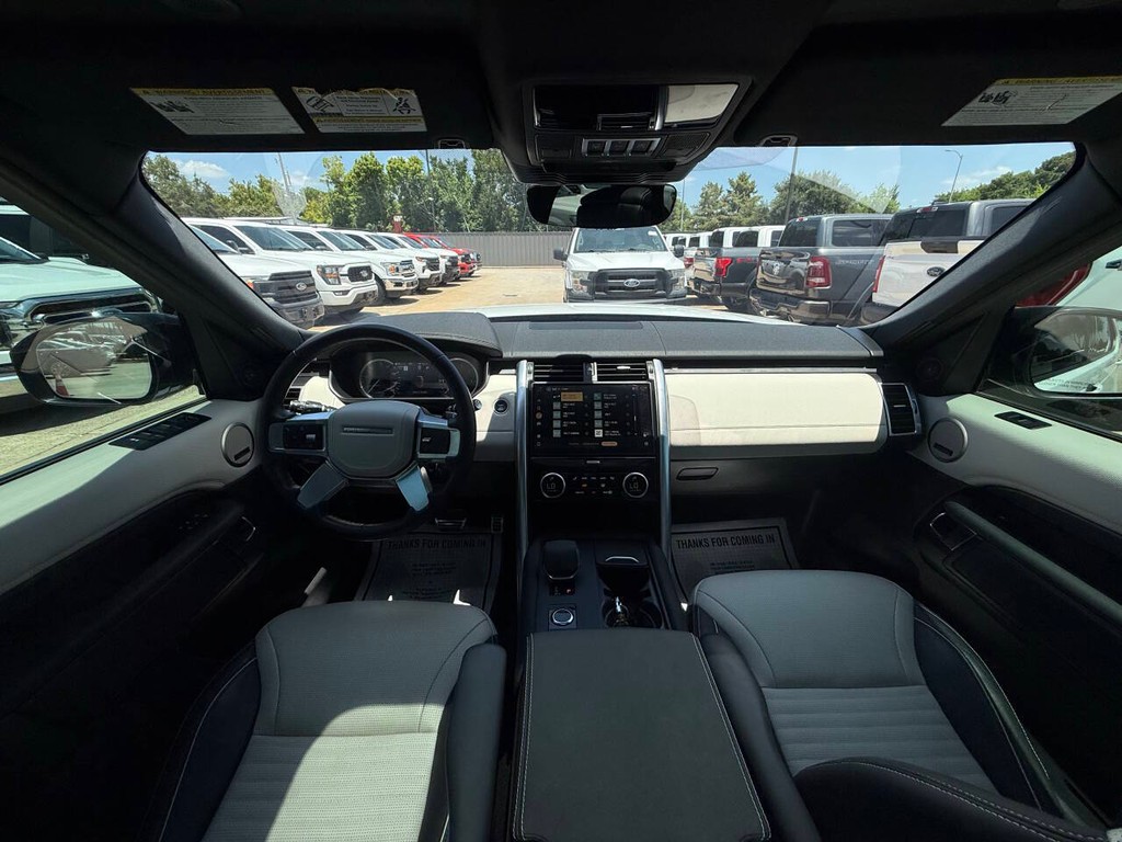 Land Rover Discovery Vehicle Full-screen Gallery Image 19