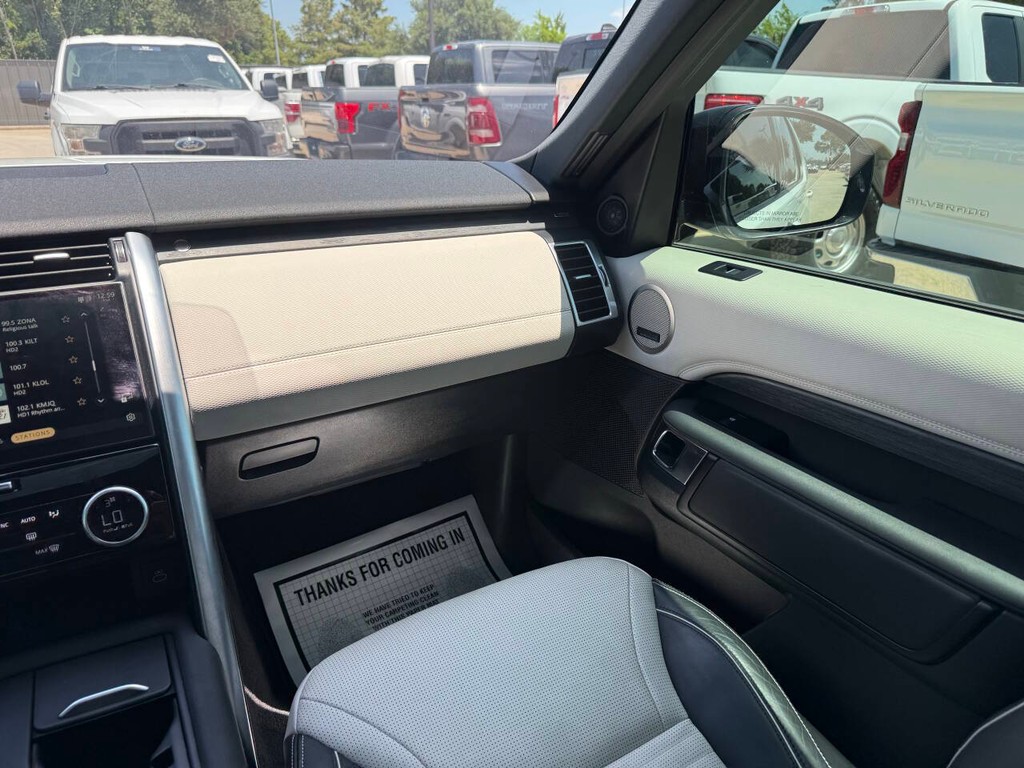Land Rover Discovery Vehicle Full-screen Gallery Image 21