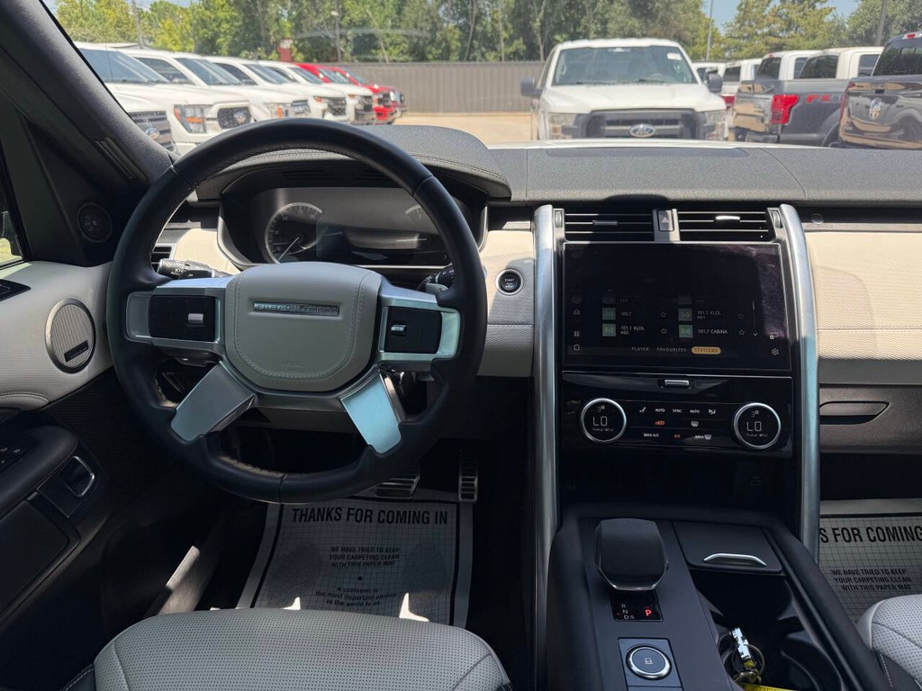 Land Rover Discovery Vehicle Full-screen Gallery Image 22