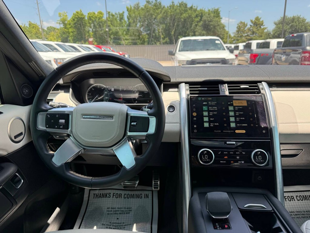 Land Rover Discovery Vehicle Full-screen Gallery Image 23