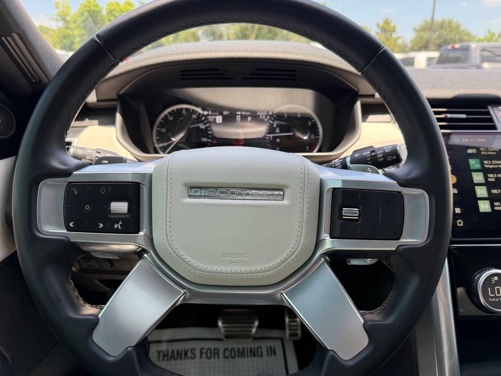 Land Rover Discovery Vehicle Full-screen Gallery Image 25