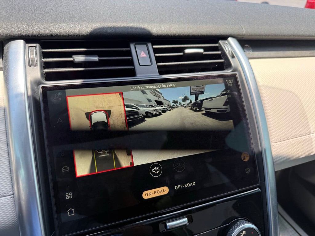 Land Rover Discovery Vehicle Full-screen Gallery Image 29