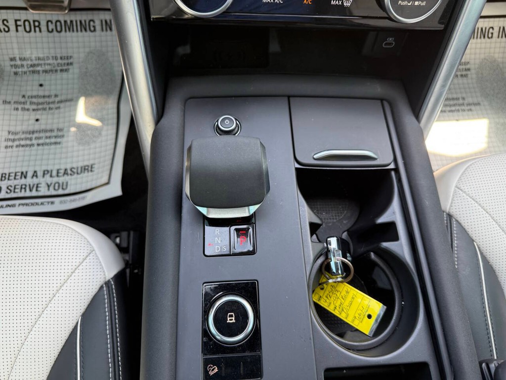 Land Rover Discovery Vehicle Full-screen Gallery Image 31