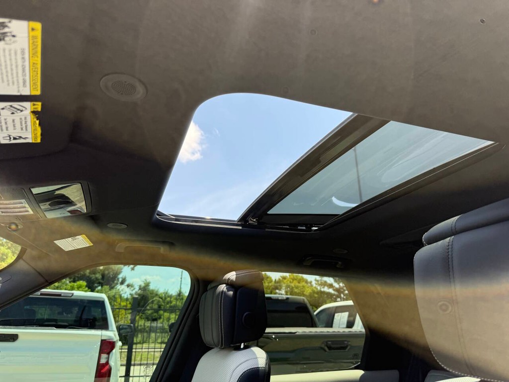 Land Rover Discovery Vehicle Full-screen Gallery Image 34