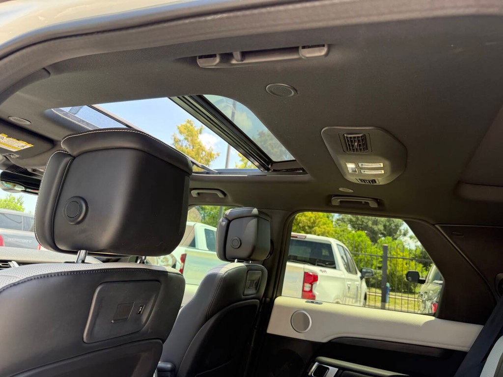 Land Rover Discovery Vehicle Full-screen Gallery Image 35