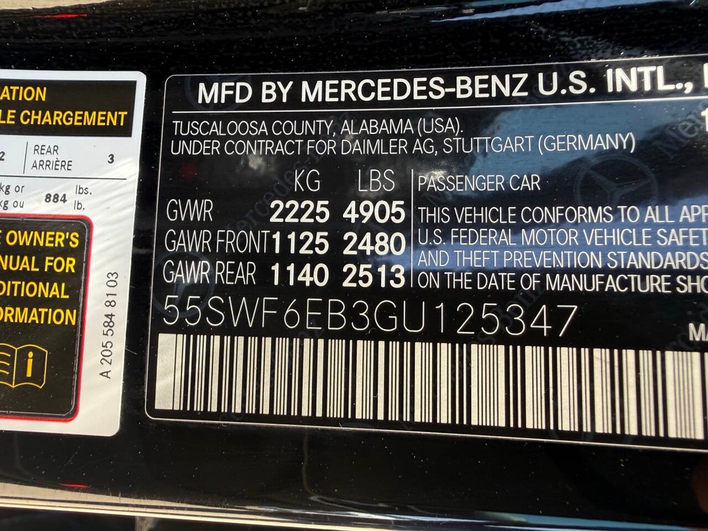 Mercedes-Benz C-Class Vehicle Full-screen Gallery Image 33