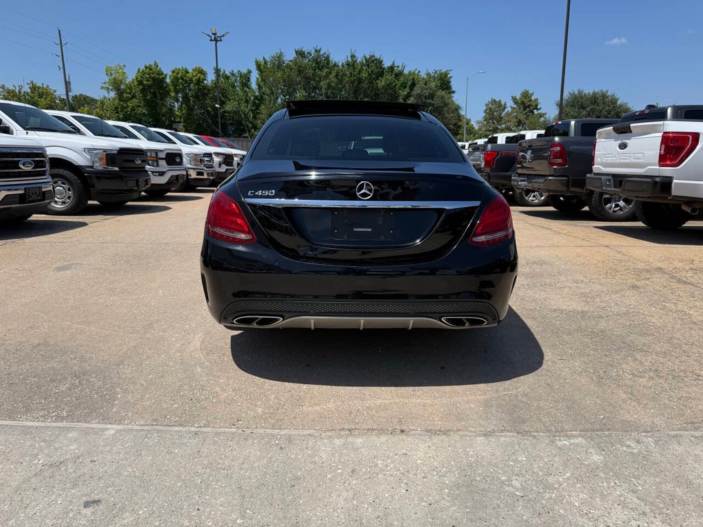 Mercedes-Benz C-Class Vehicle Full-screen Gallery Image 37