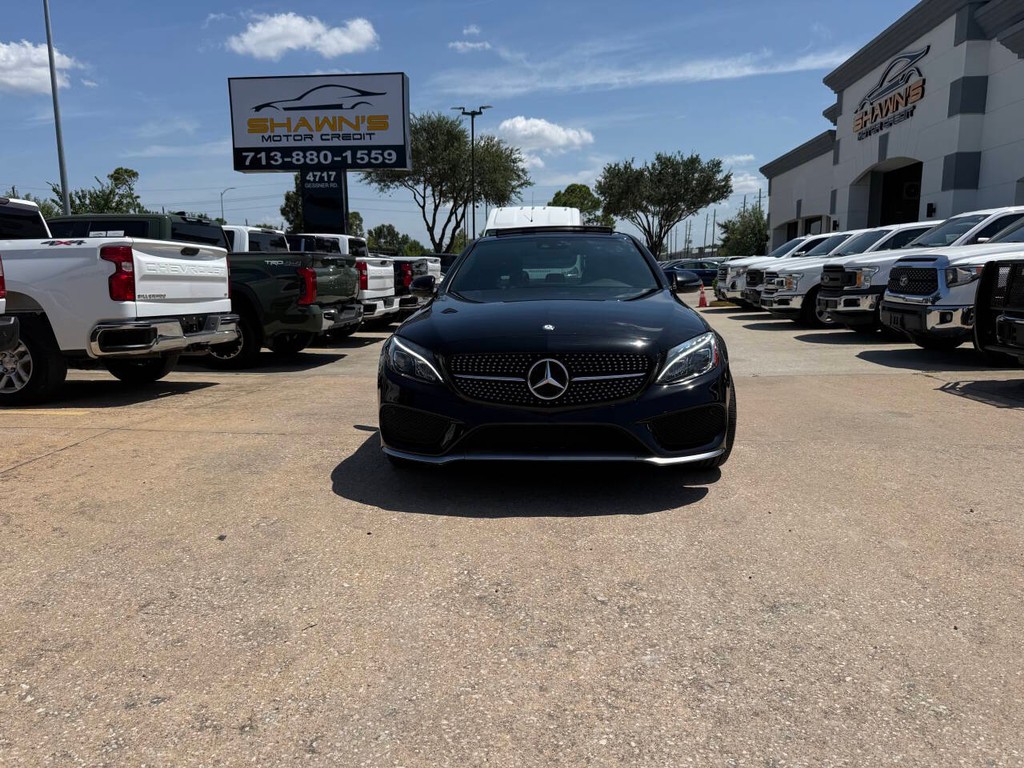 Mercedes-Benz C-Class Vehicle Full-screen Gallery Image 39