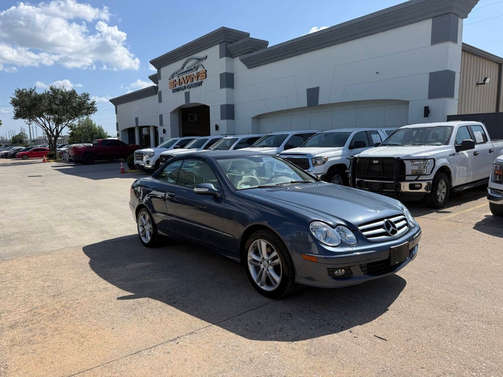 Mercedes-Benz CLK Vehicle Full-screen Gallery Image 02