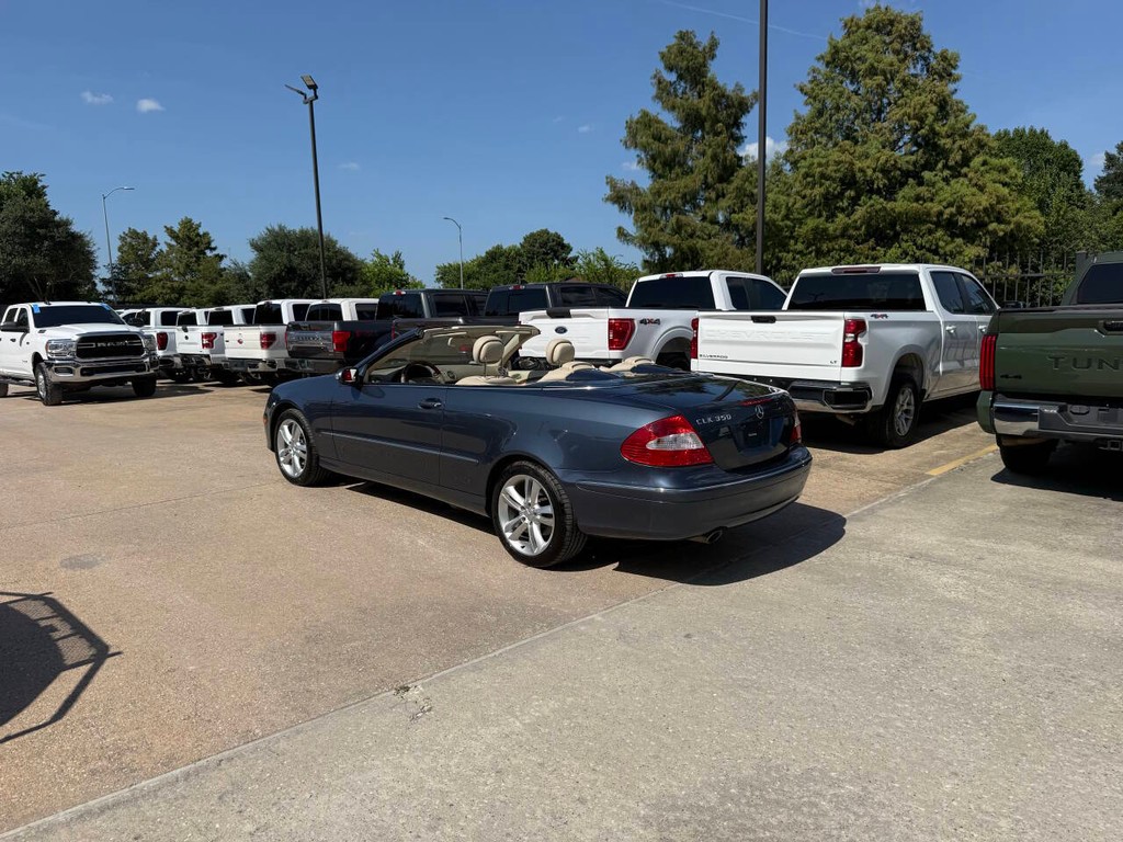 Mercedes-Benz CLK Vehicle Full-screen Gallery Image 07