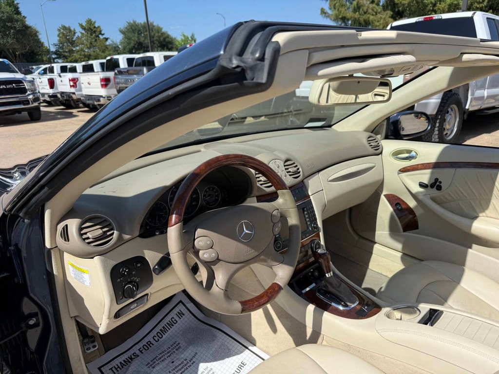 Mercedes-Benz CLK Vehicle Full-screen Gallery Image 10