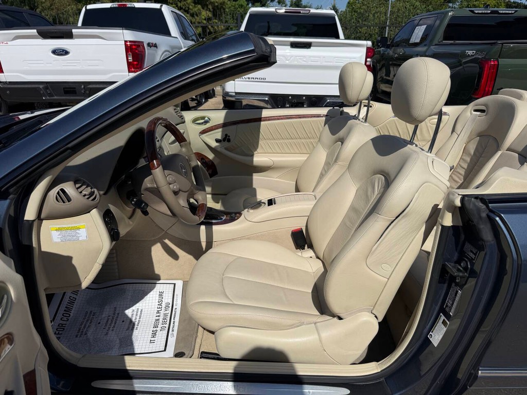 Mercedes-Benz CLK Vehicle Full-screen Gallery Image 11