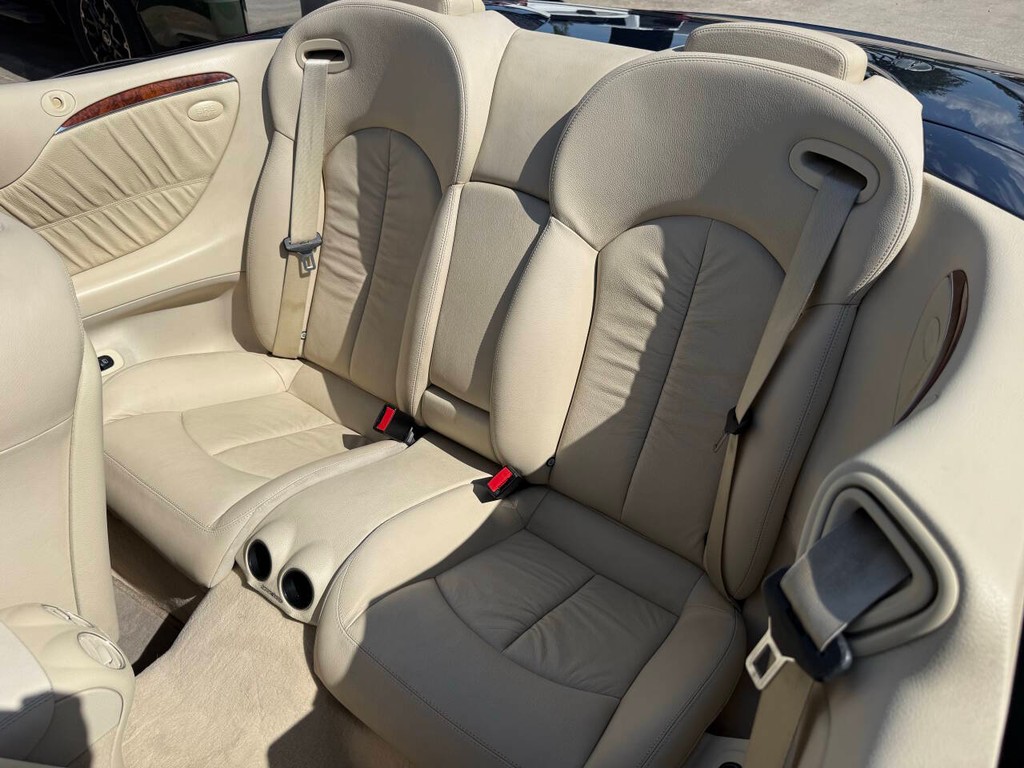 Mercedes-Benz CLK Vehicle Full-screen Gallery Image 12