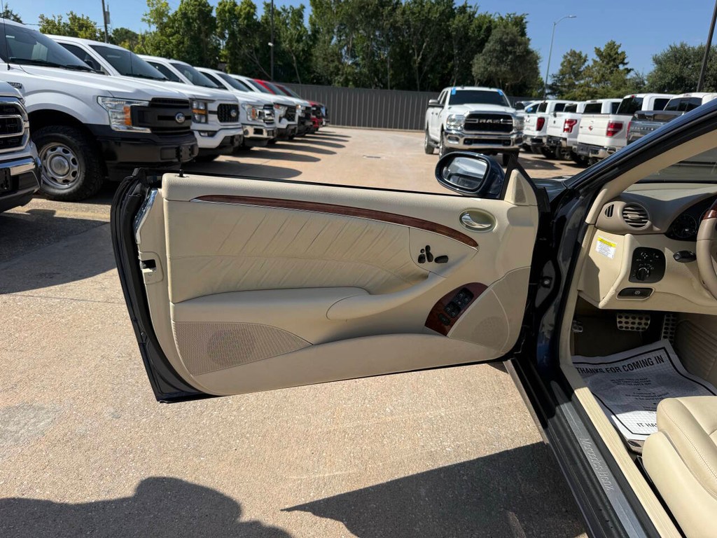 Mercedes-Benz CLK Vehicle Full-screen Gallery Image 13