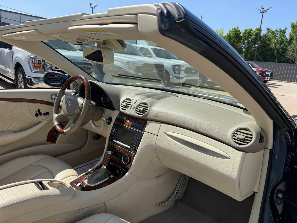 Mercedes-Benz CLK Vehicle Full-screen Gallery Image 14