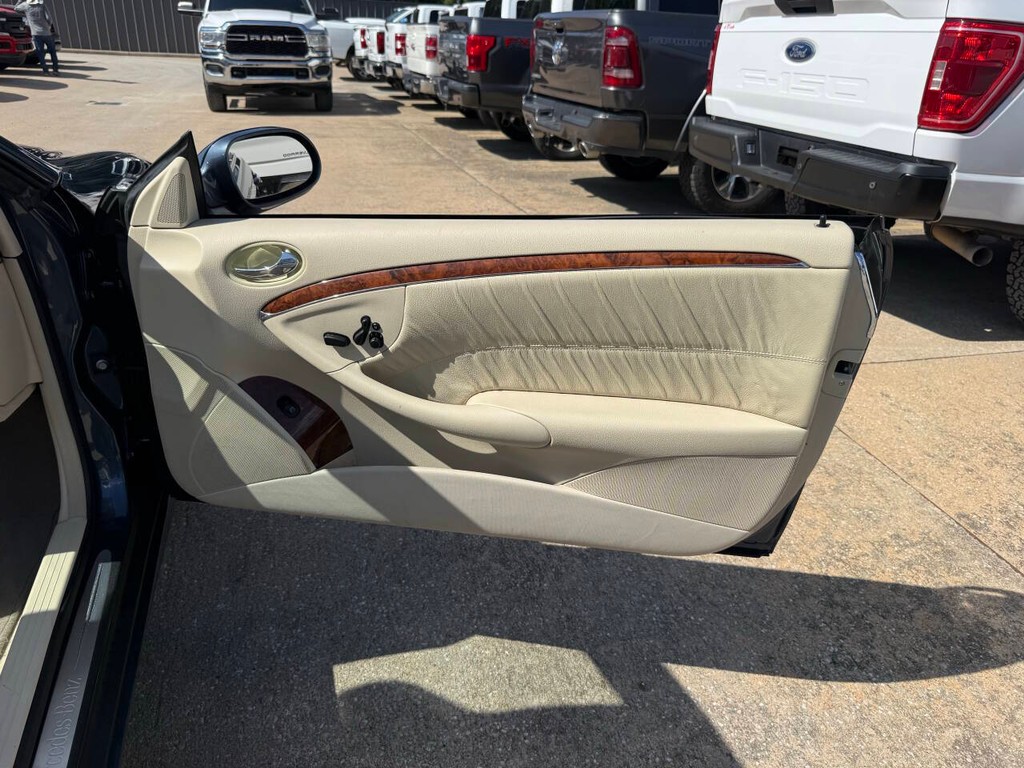 Mercedes-Benz CLK Vehicle Full-screen Gallery Image 17