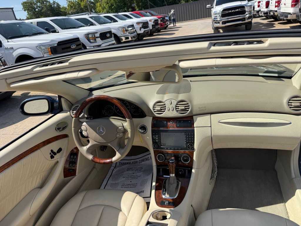 Mercedes-Benz CLK Vehicle Full-screen Gallery Image 18