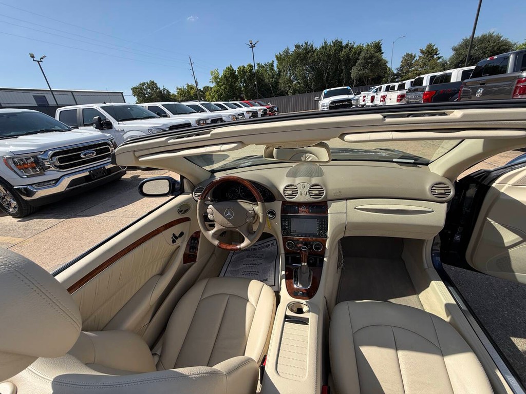 Mercedes-Benz CLK Vehicle Full-screen Gallery Image 19