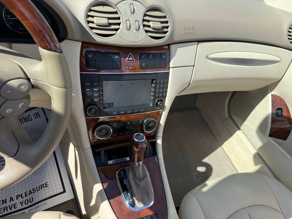 Mercedes-Benz CLK Vehicle Full-screen Gallery Image 23