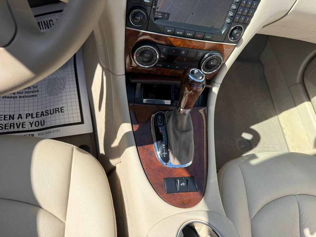 Mercedes-Benz CLK Vehicle Full-screen Gallery Image 26