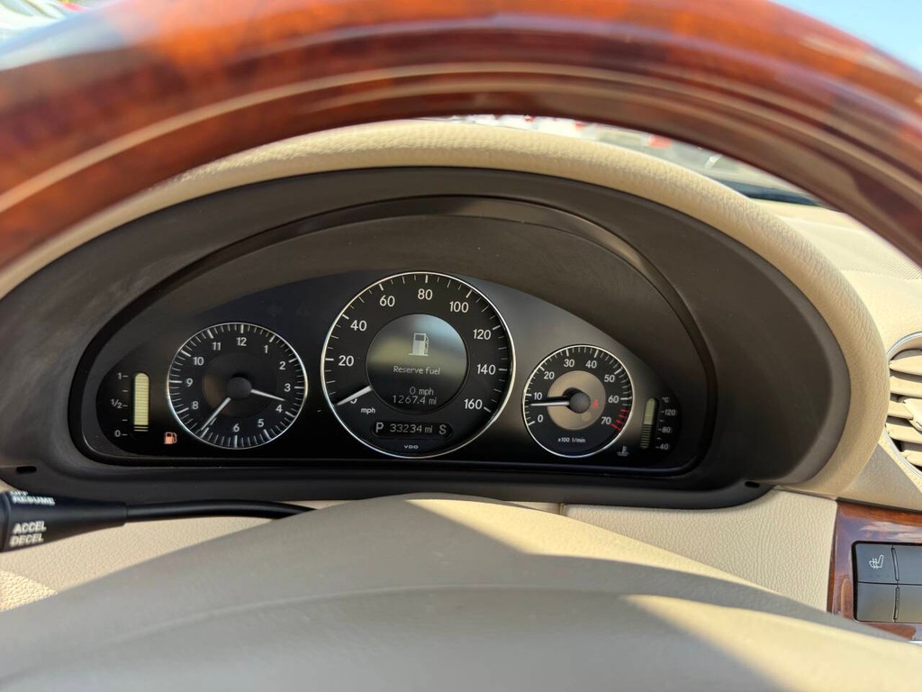 Mercedes-Benz CLK Vehicle Full-screen Gallery Image 29