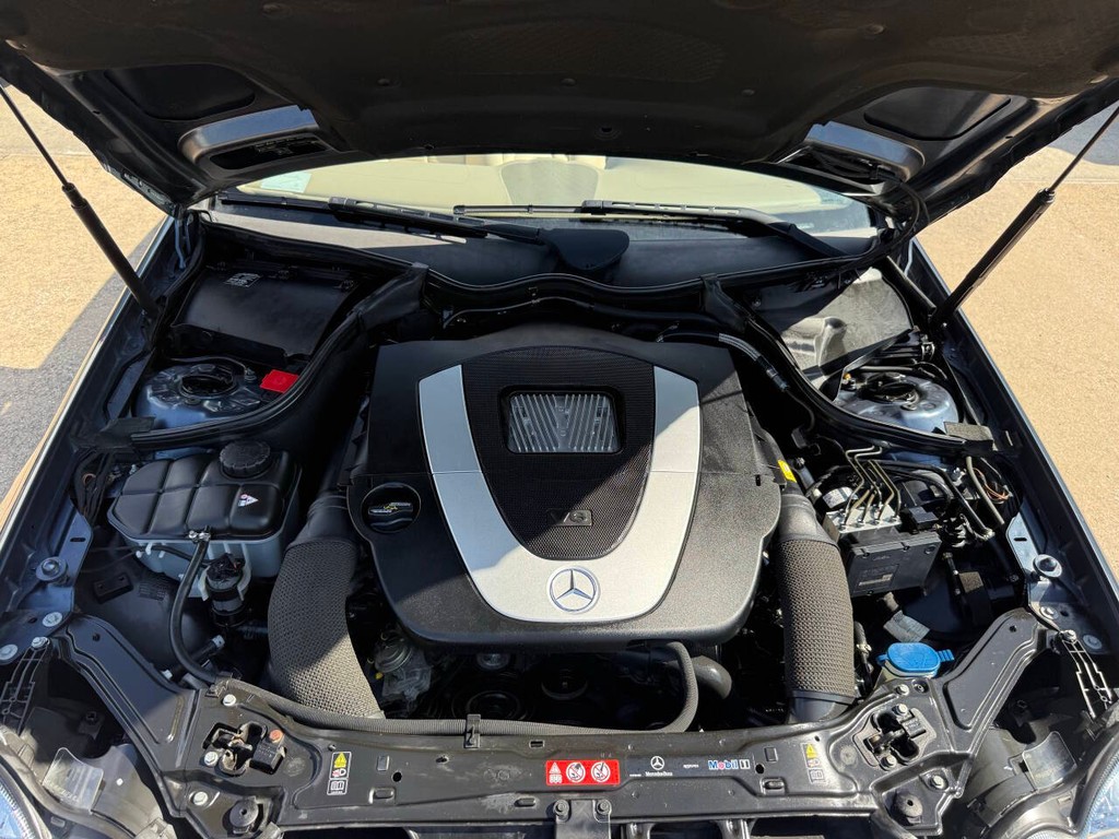 Mercedes-Benz CLK Vehicle Full-screen Gallery Image 31
