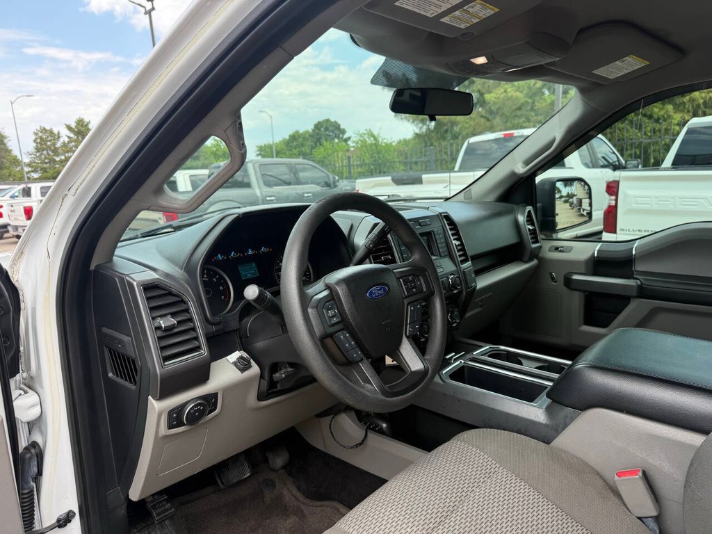 Ford F-150 Vehicle Full-screen Gallery Image 06