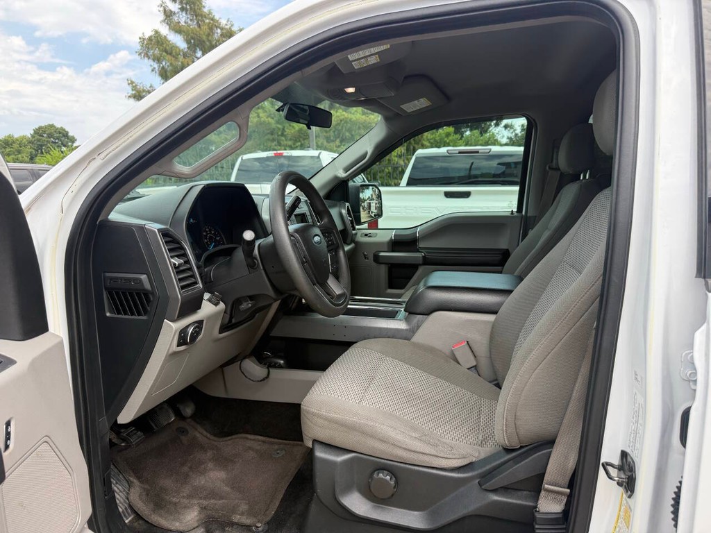 Ford F-150 Vehicle Full-screen Gallery Image 07