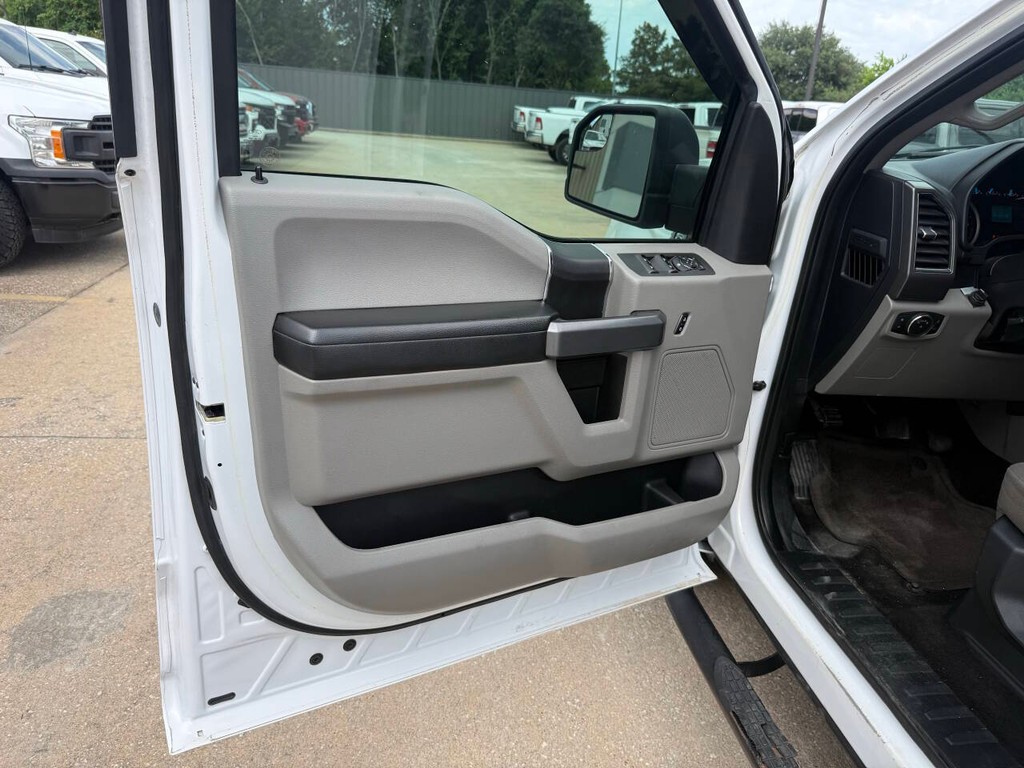 Ford F-150 Vehicle Full-screen Gallery Image 08