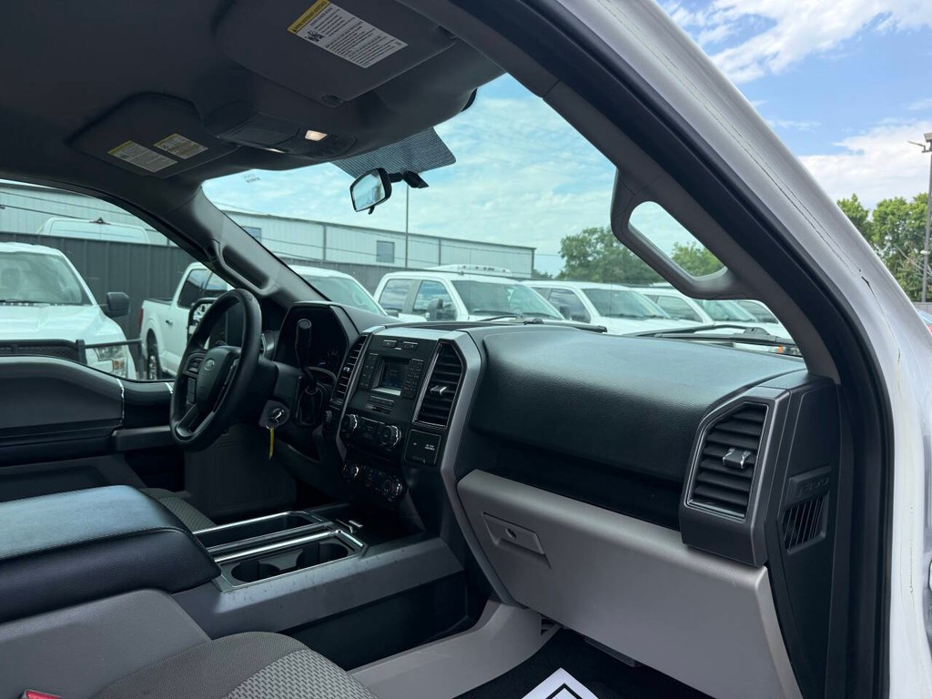 Ford F-150 Vehicle Full-screen Gallery Image 09