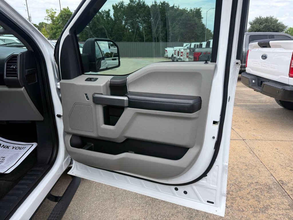 Ford F-150 Vehicle Full-screen Gallery Image 11