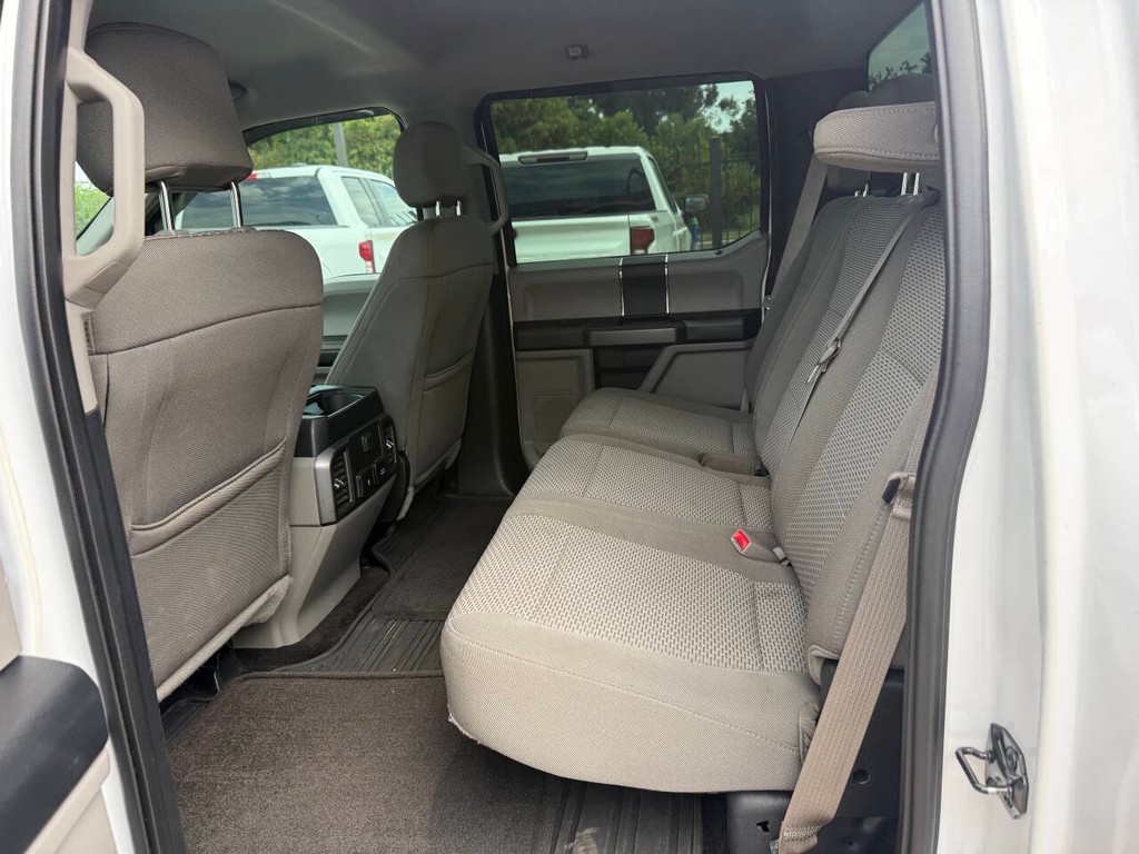 Ford F-150 Vehicle Full-screen Gallery Image 13