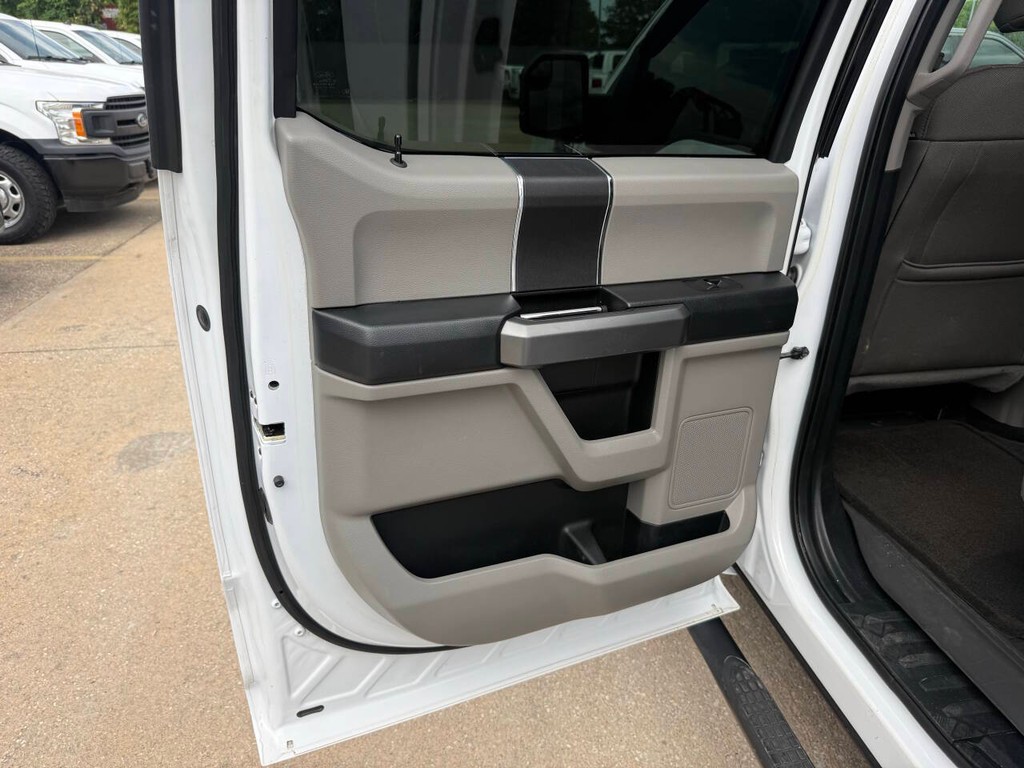 Ford F-150 Vehicle Full-screen Gallery Image 14