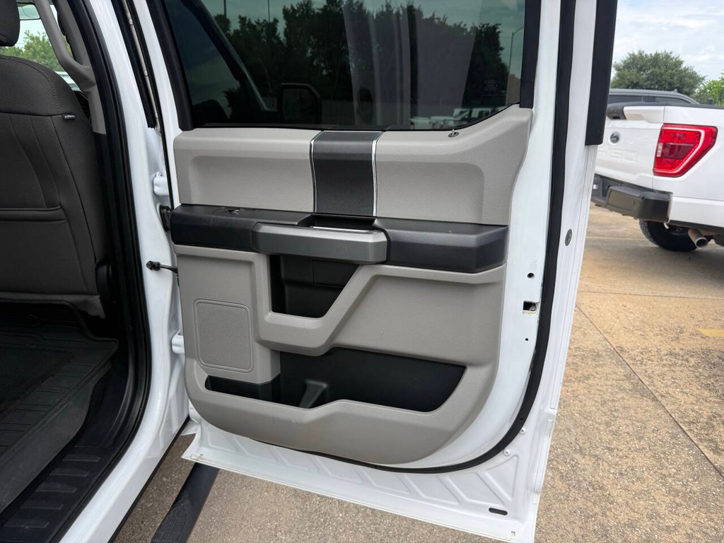 Ford F-150 Vehicle Full-screen Gallery Image 16