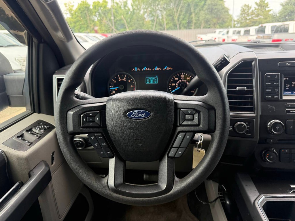 Ford F-150 Vehicle Full-screen Gallery Image 22