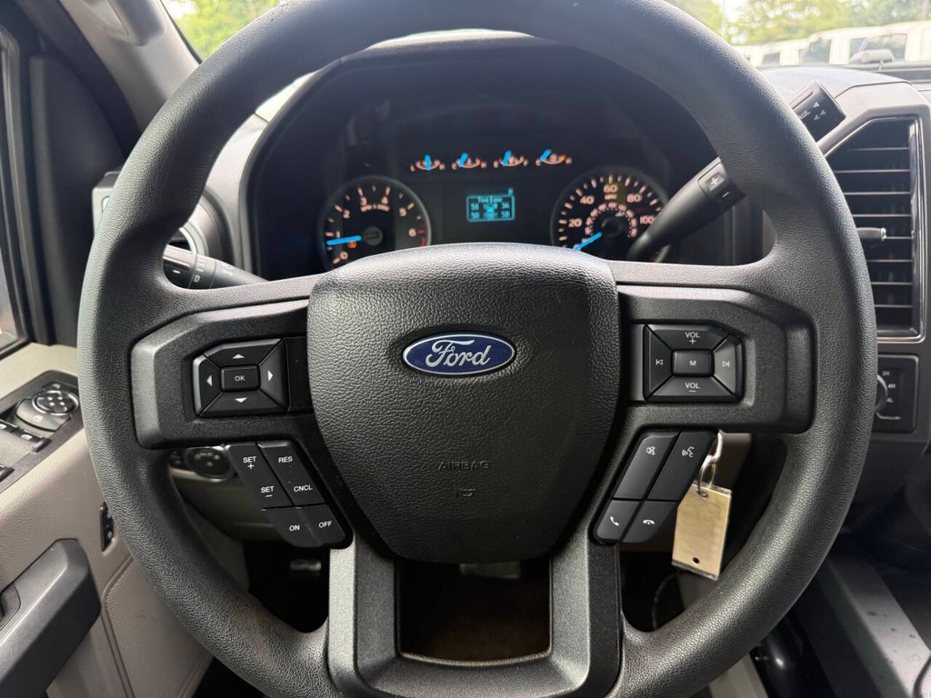 Ford F-150 Vehicle Full-screen Gallery Image 23