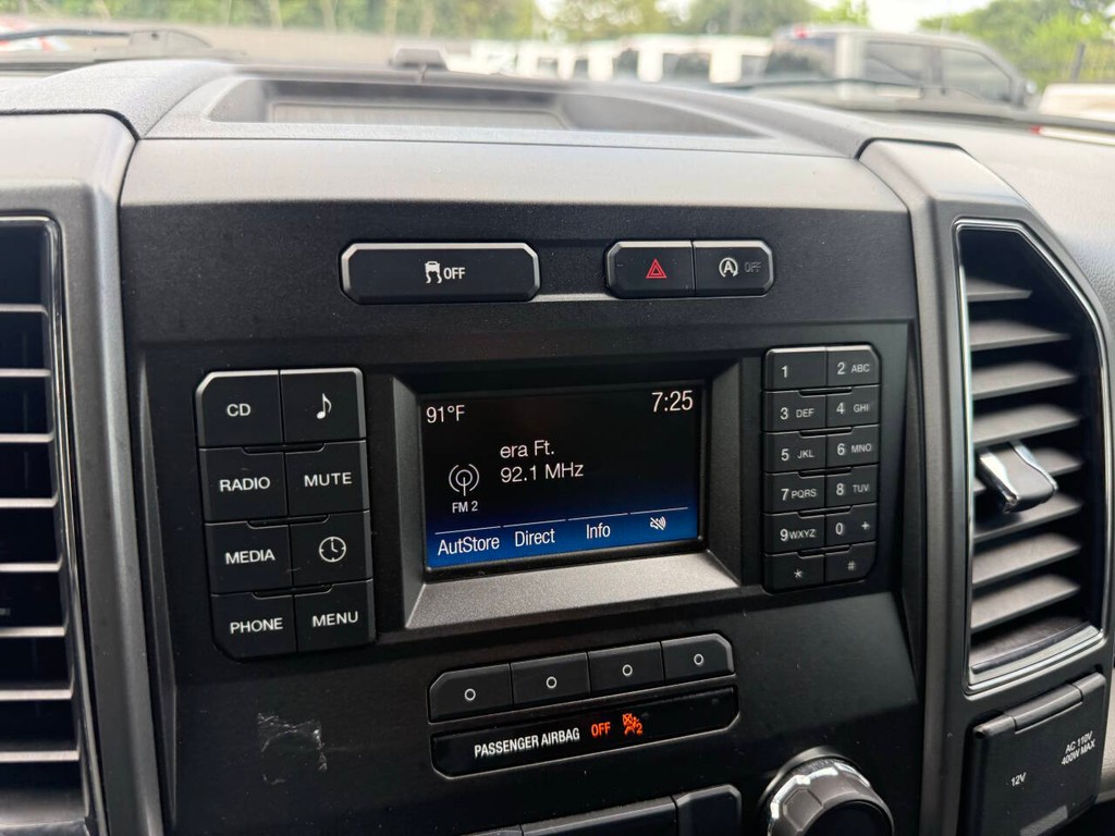 Ford F-150 Vehicle Full-screen Gallery Image 25