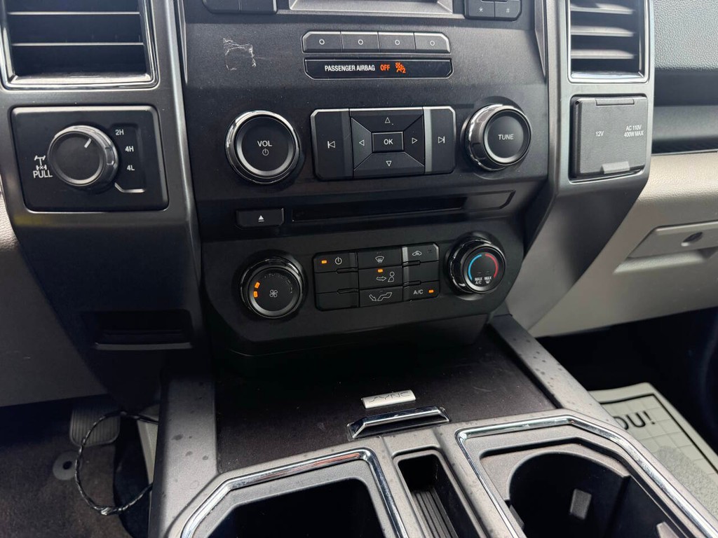 Ford F-150 Vehicle Full-screen Gallery Image 28
