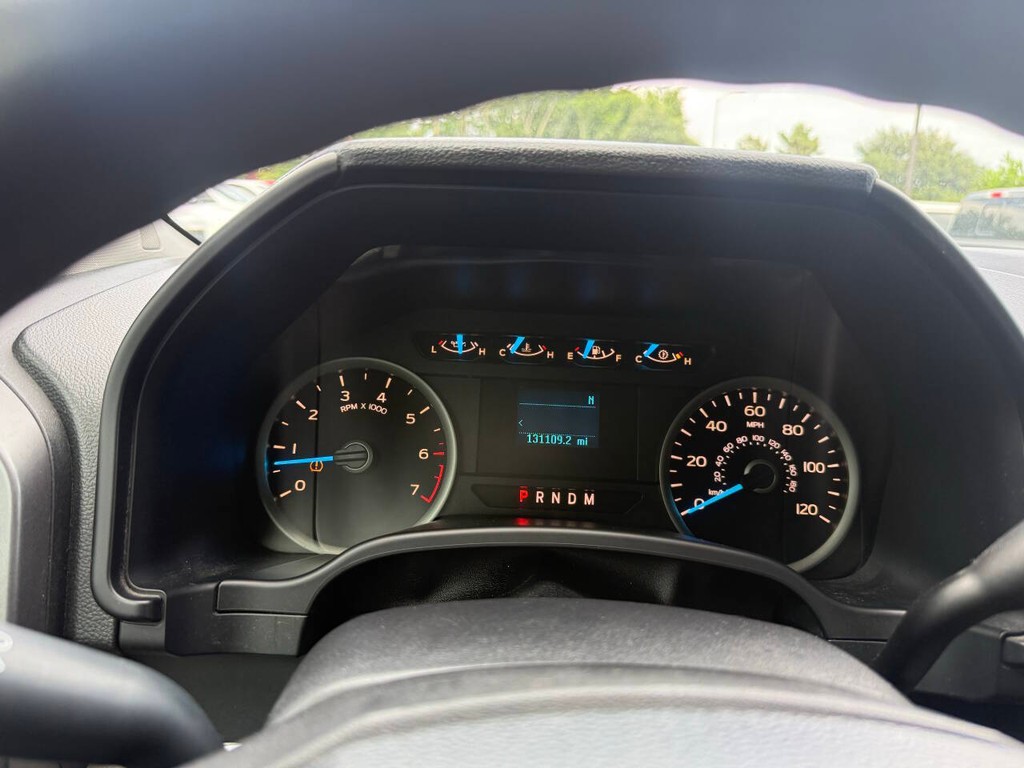 Ford F-150 Vehicle Full-screen Gallery Image 31