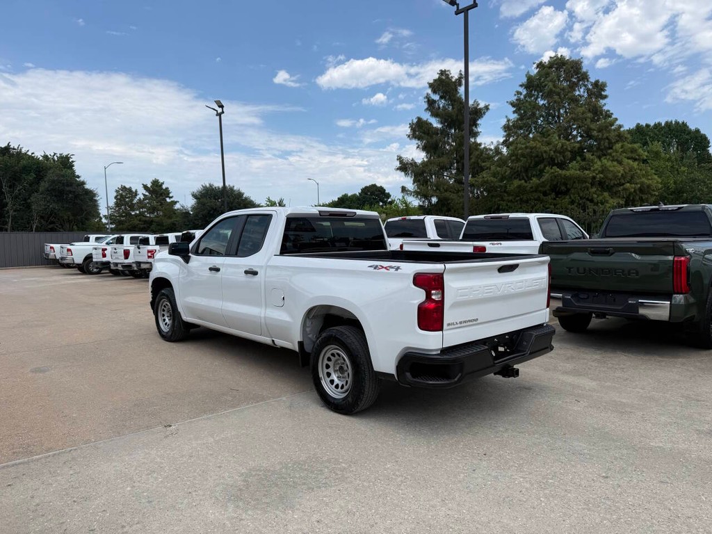 Chevrolet Silverado 1500 Vehicle Full-screen Gallery Image 04