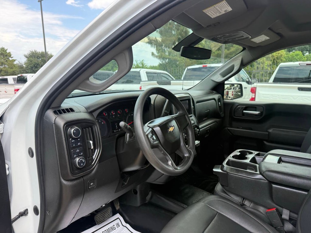 Chevrolet Silverado 1500 Vehicle Full-screen Gallery Image 06