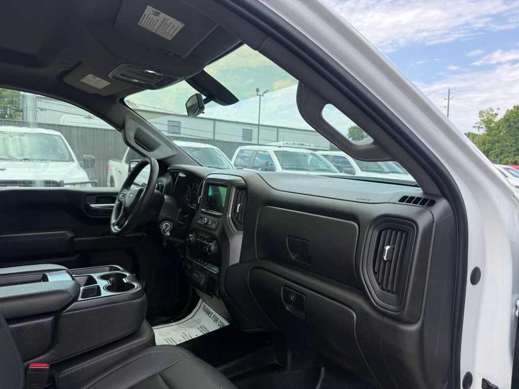 Chevrolet Silverado 1500 Vehicle Full-screen Gallery Image 09