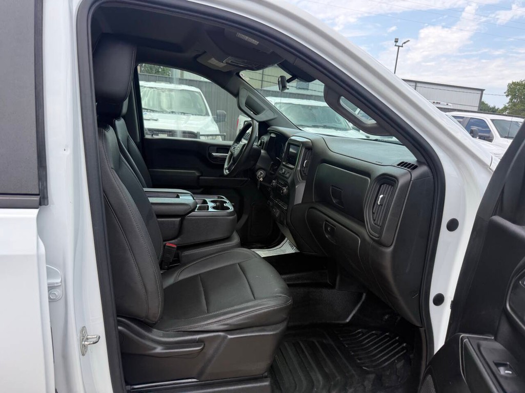 Chevrolet Silverado 1500 Vehicle Full-screen Gallery Image 10
