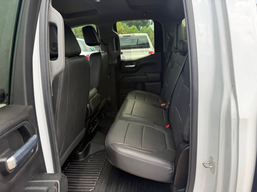 Chevrolet Silverado 1500 Vehicle Full-screen Gallery Image 13