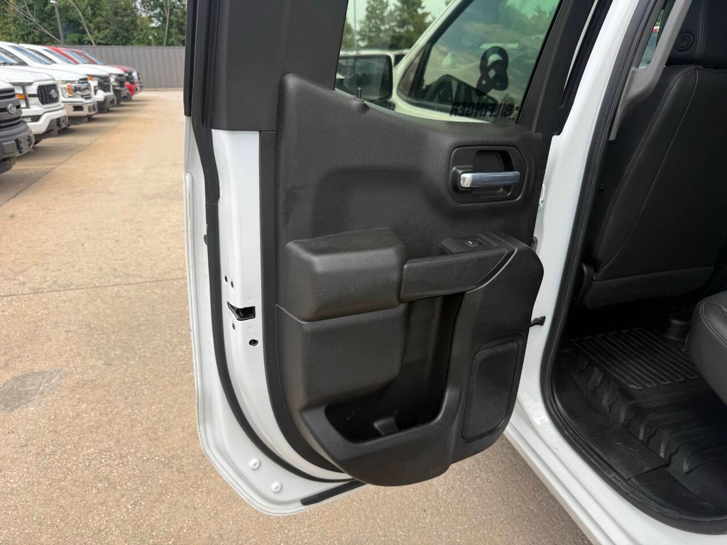 Chevrolet Silverado 1500 Vehicle Full-screen Gallery Image 14