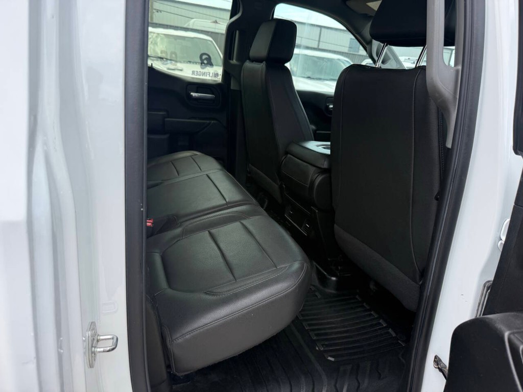 Chevrolet Silverado 1500 Vehicle Full-screen Gallery Image 15