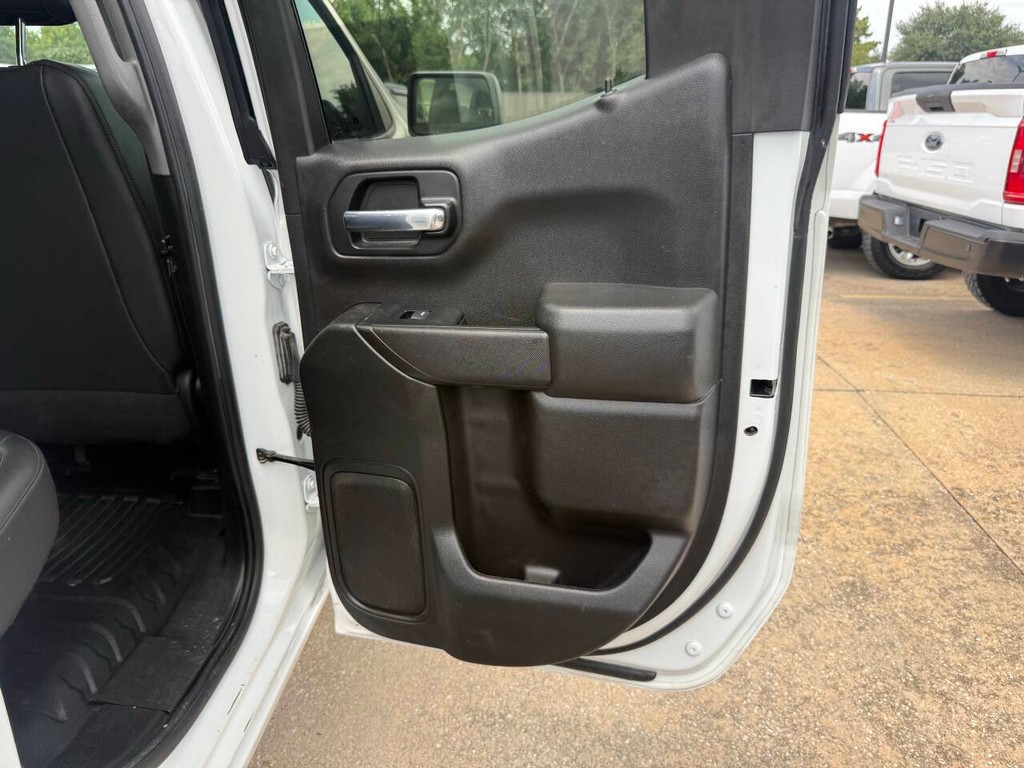 Chevrolet Silverado 1500 Vehicle Full-screen Gallery Image 16